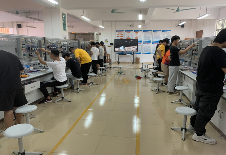 电气工程系2019年自治区职业教育示范特色专业及实训基地