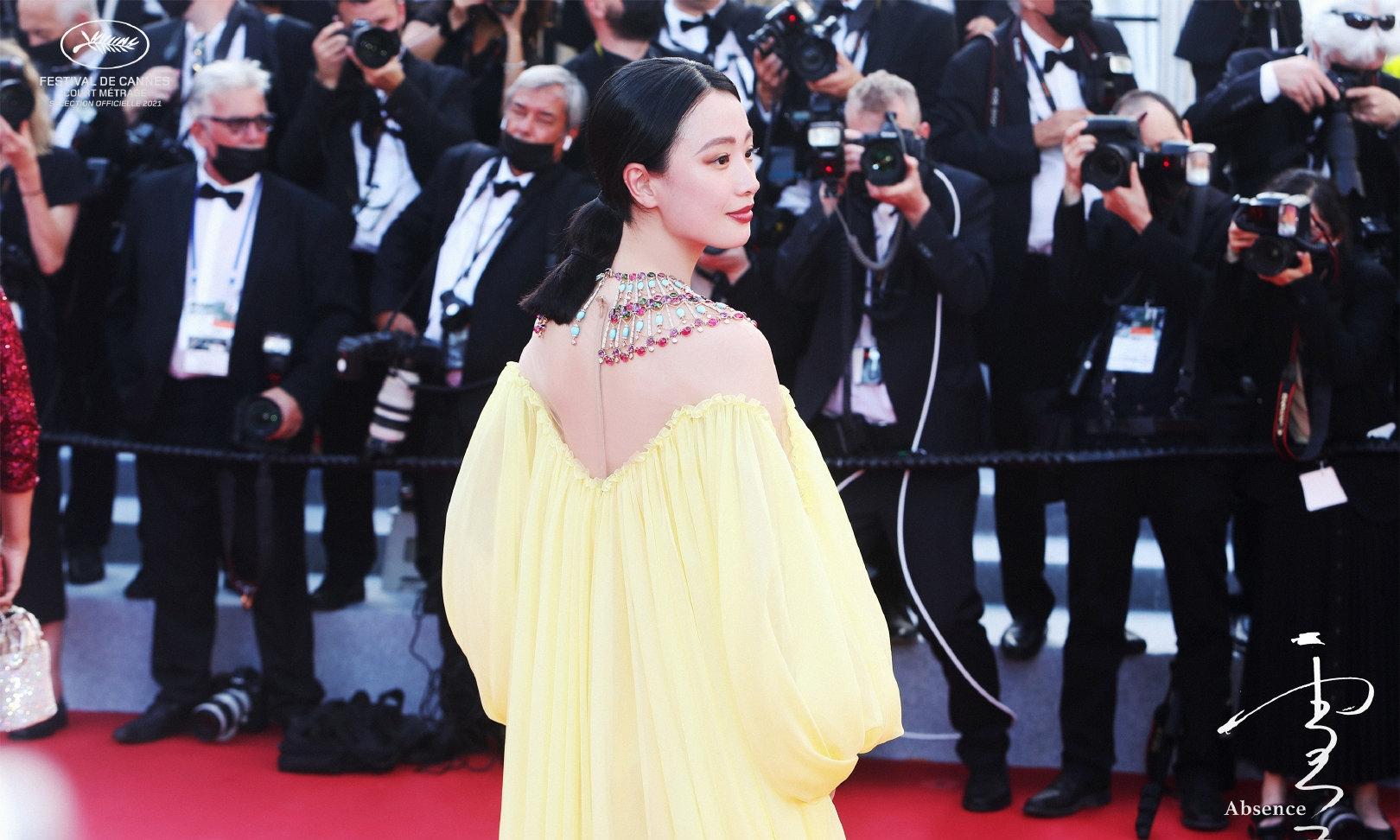 10位戛纳红毯上的国内女星：有人手握作品艳压，有人蹭拍走光出丑