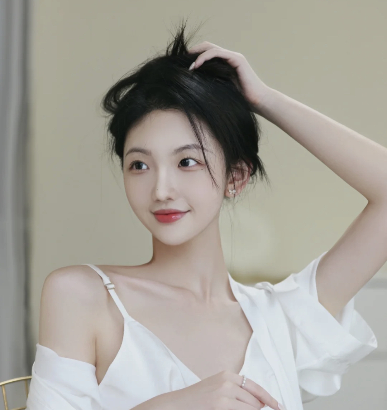 颈纹重的女生，多做这几件事，淡化纹路，还能练出“修长”颈