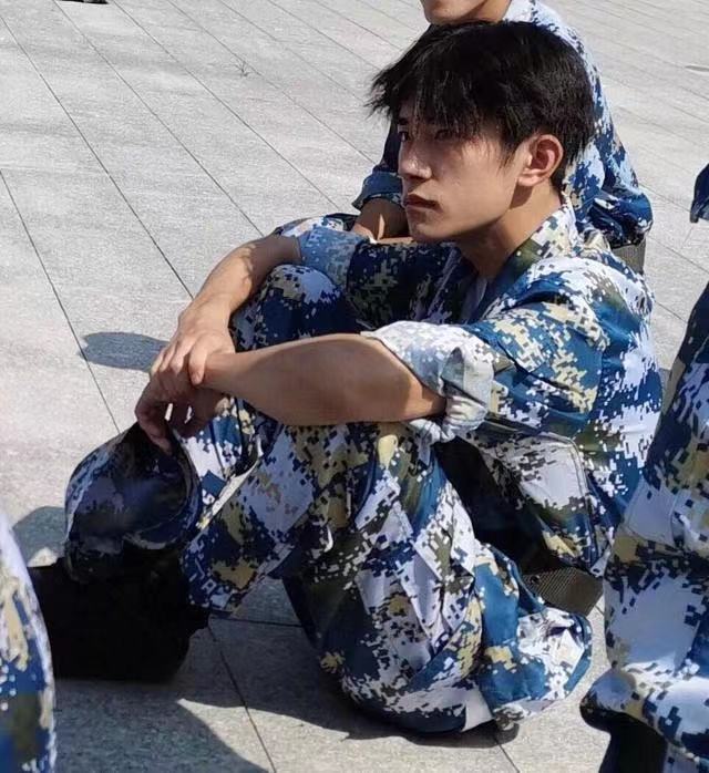 军训用什么防晒霜最好（军训必备防晒霜好物推荐）