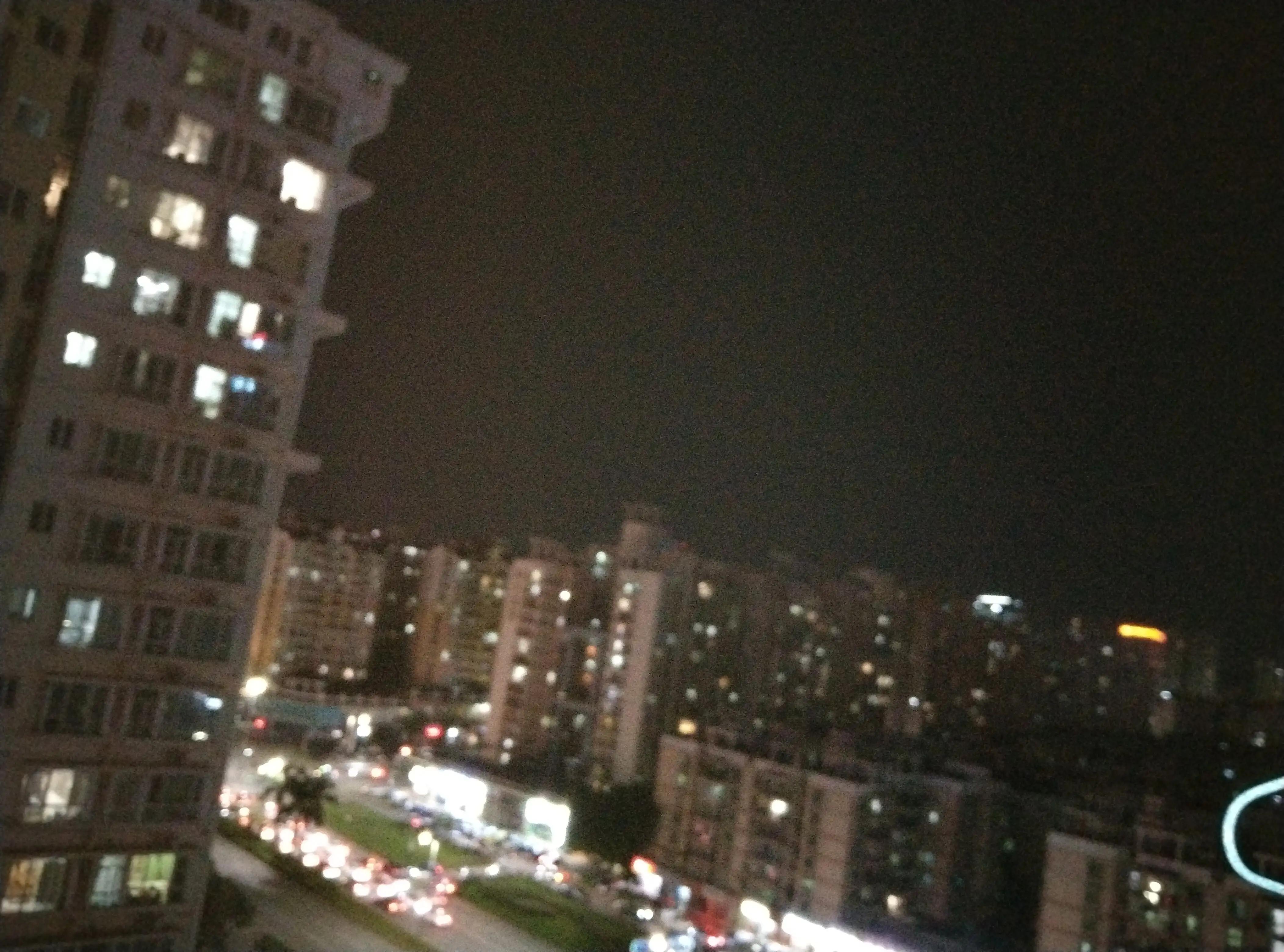 今夜，月儿未到正圆时