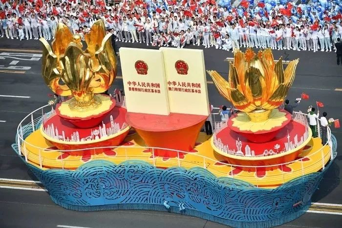 太牛了！国庆盛典群众游行总撰稿原是浙大人，听他揭秘这65分钟的幕后故事！