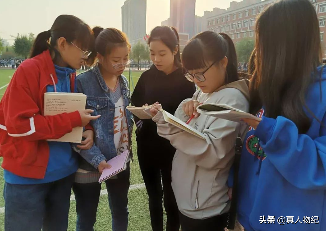 一组清华大学“偷拍照”流出，“放纵成瘾”的大学生，该醒醒了