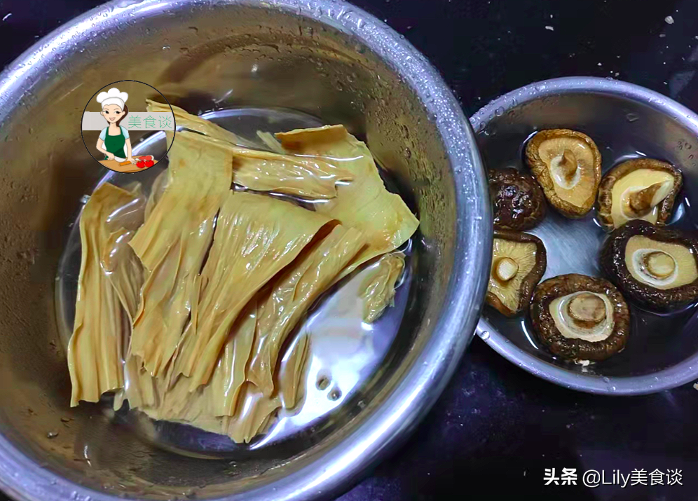 冬天，五花肉和它是绝配，泡软一煎一焖，简单又营养，多给孩子吃