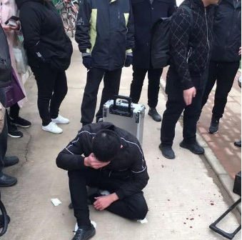 做验房师8年头一次遭袭头部缝6针，验房师并非专挑别人毛病，3名打人男子被行政拘留