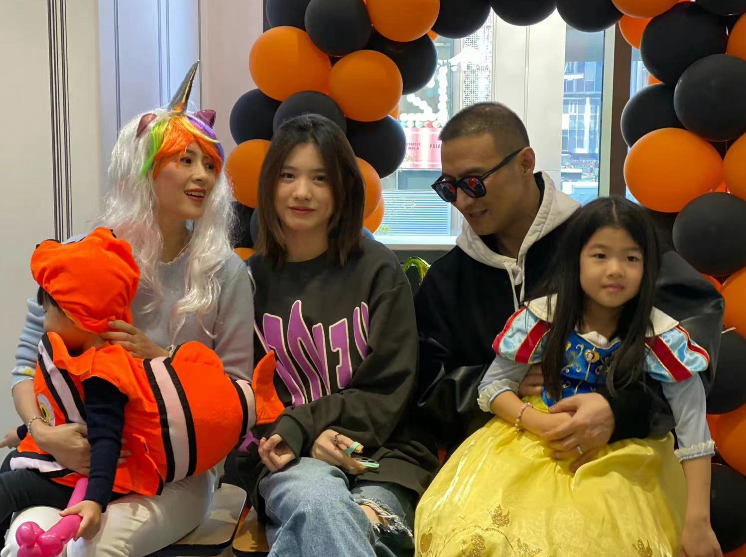 汪峰女儿出道？16岁汪曼熙推出单曲，包办作曲作词演唱，天赋惊人