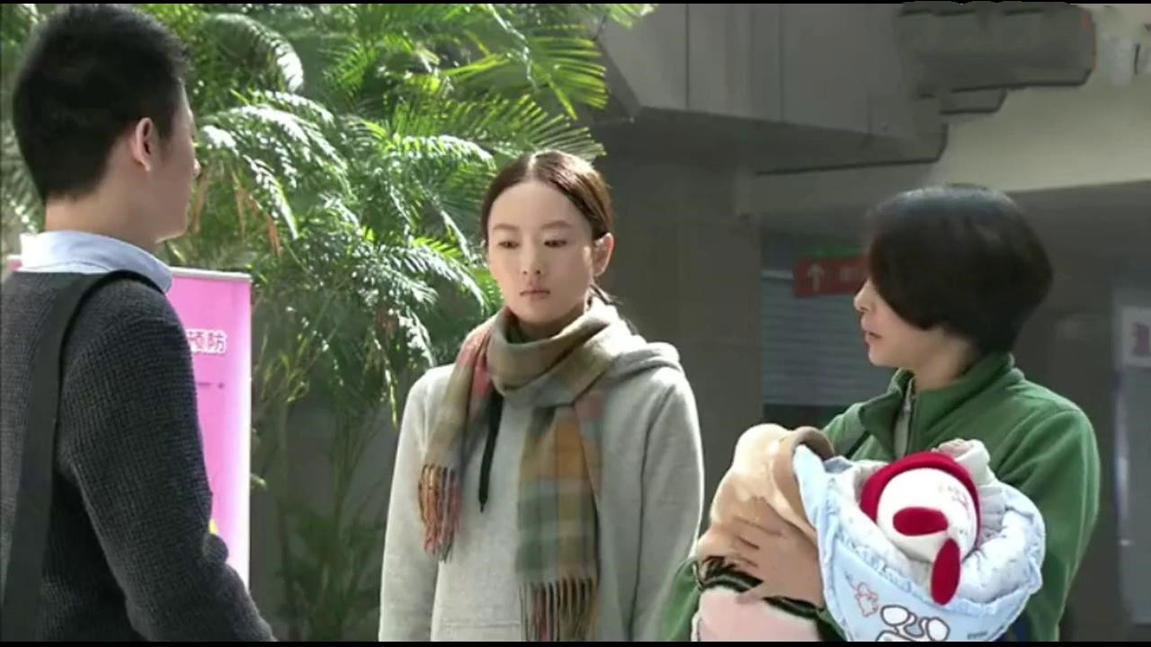 电视剧《都挺好》中,苏明玉的妈妈也是典型的重男轻女.