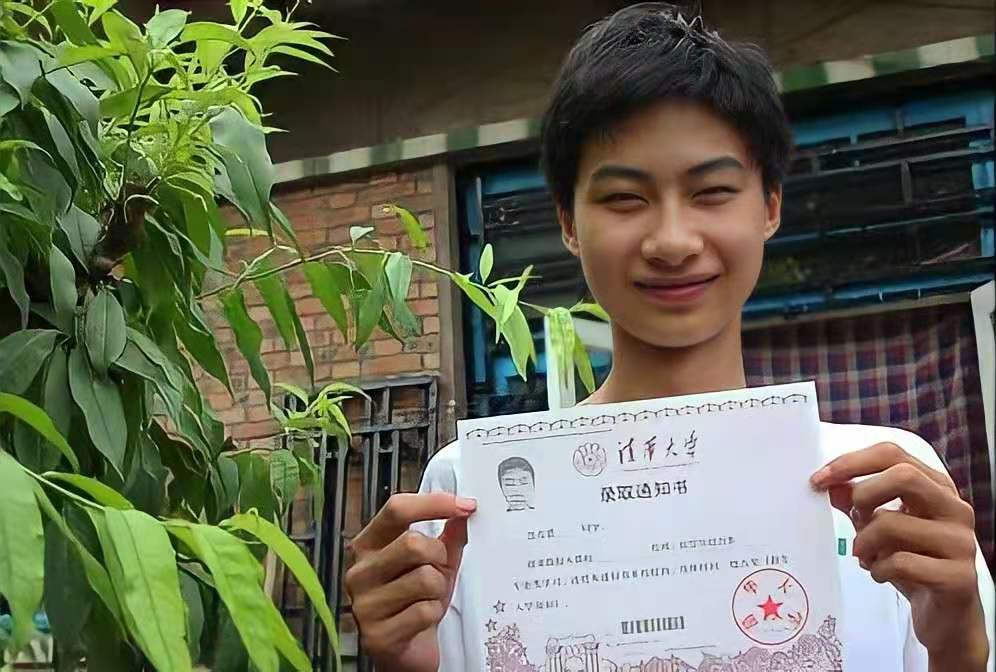 寒门贵子庞众望：父母残疾，靠捡废品维持生活，744分考上清华