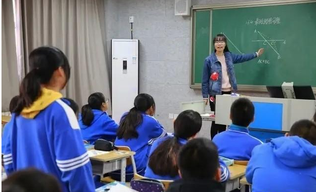 继高中不能招复读生后，私立学校也不能随便进了，学生有喜有忧