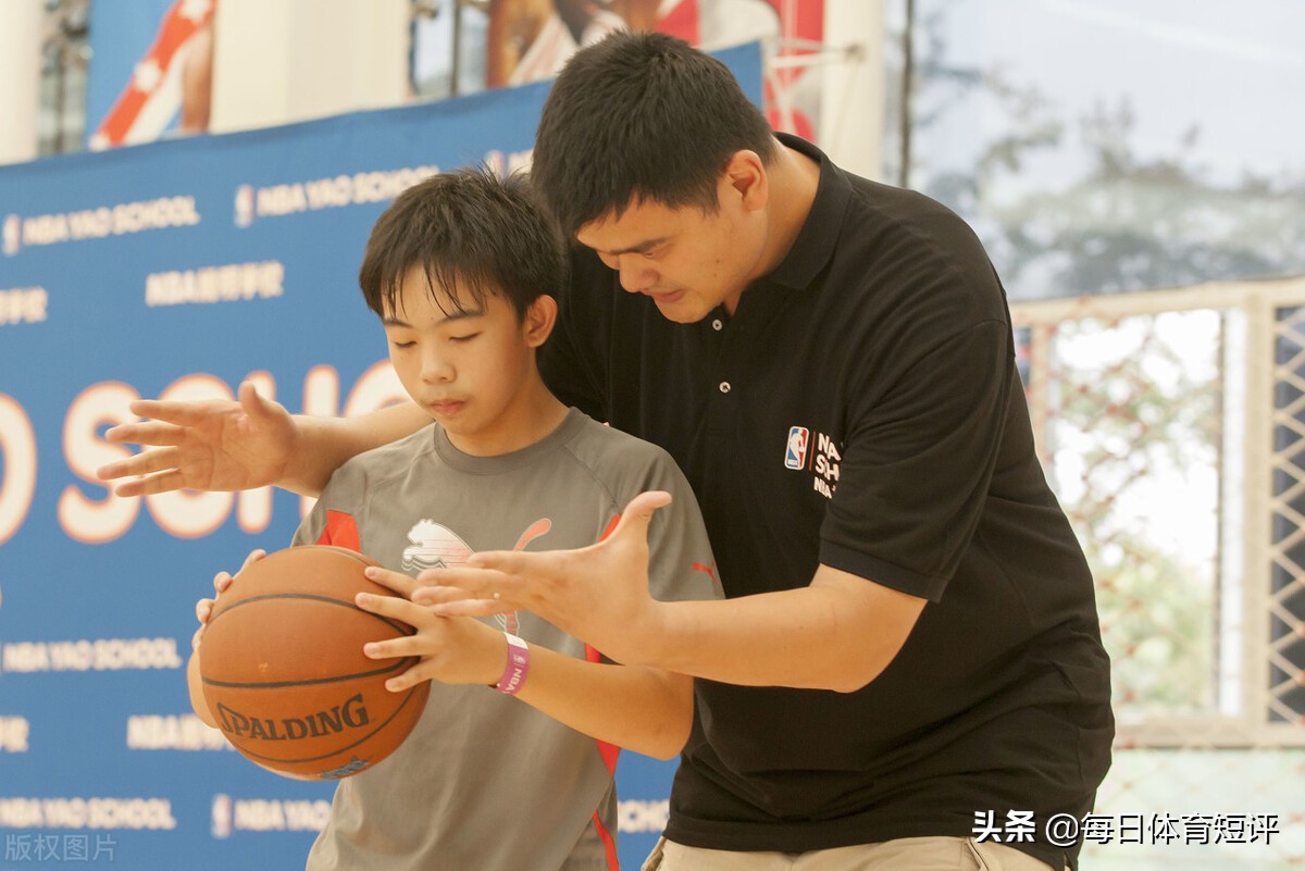 街头篮球比赛需要多少流量(“专业”与“职业”是两回事，“灌篮”火爆说明篮球市场机会太少)