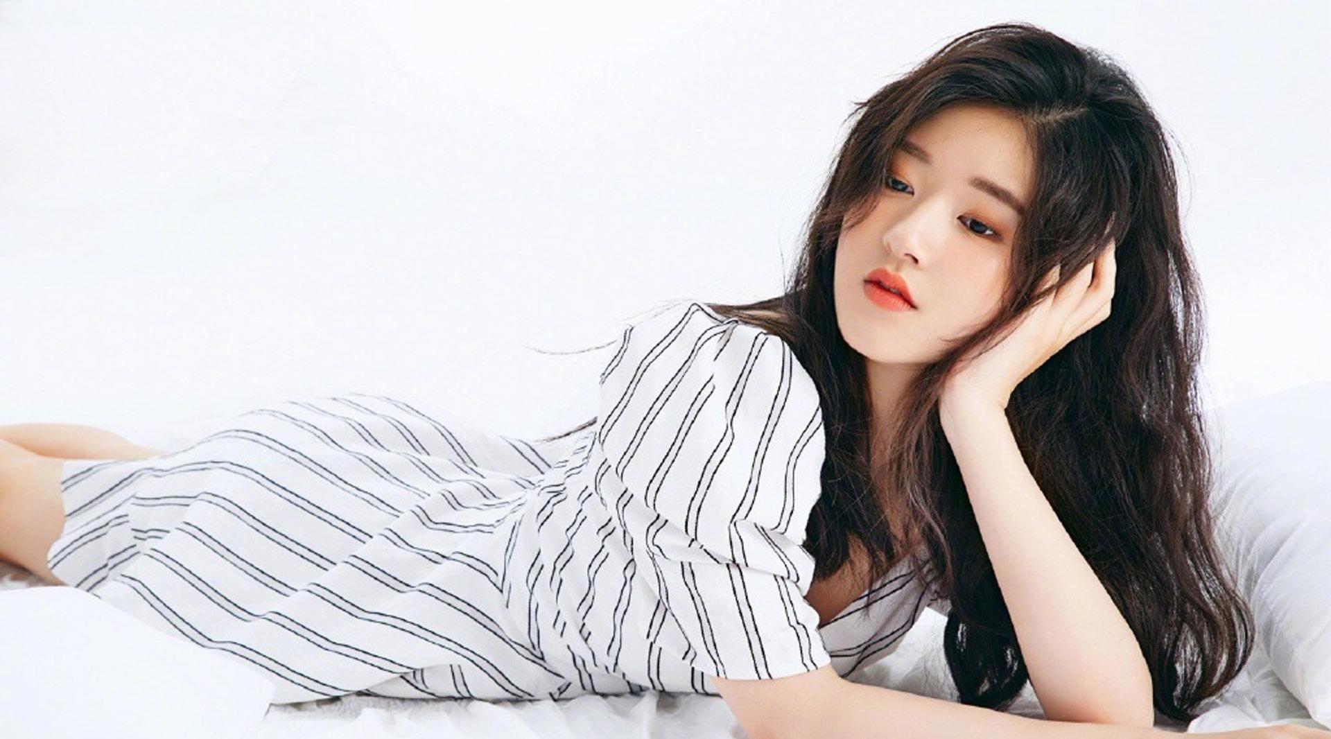 “初恋女神”赵露思的上位史，和她的“非主流”往事