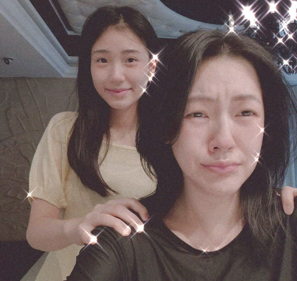 小s二女儿晒珍贵旧照庆生，14岁Lily亭亭玉立颜值高，大s上线点赞