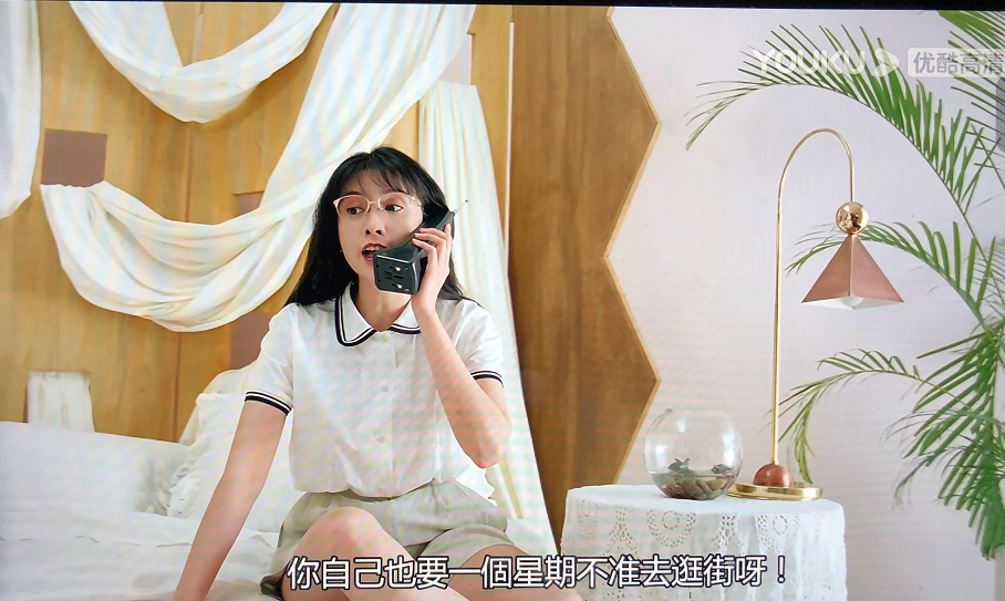 《超级学校霸王》现在看也不过时，邱淑贞“春丽”造型，印象深刻