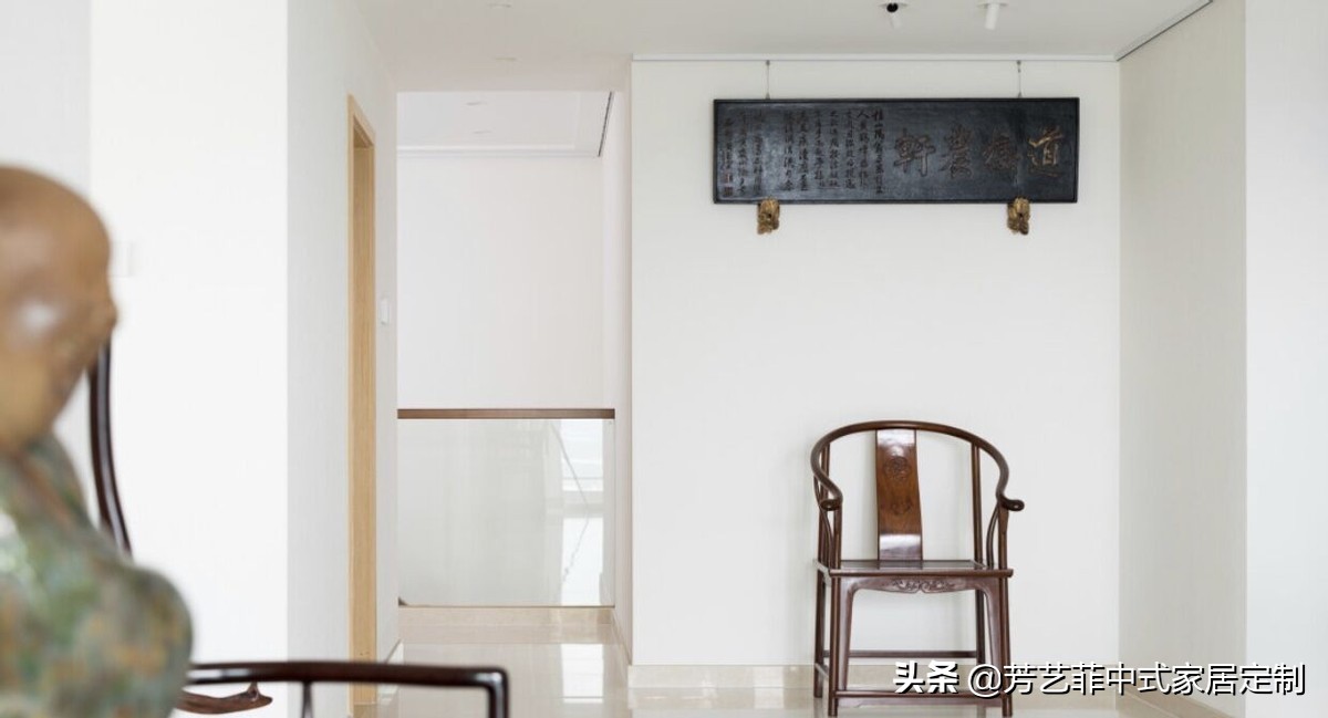 打通上下楼层做中式古宅，不设客厅做俩中堂，这创意就值100分