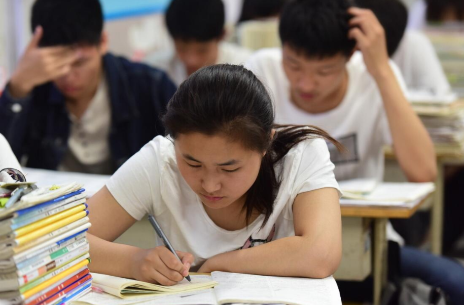 家长建议学校取消晚自习，网友意见一边倒，教育部暖心回应