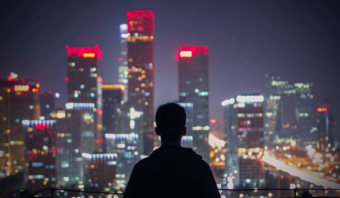 三次创业上市，一个想法就让胡玮炜3年狂赚15亿，李斌究竟多厉害