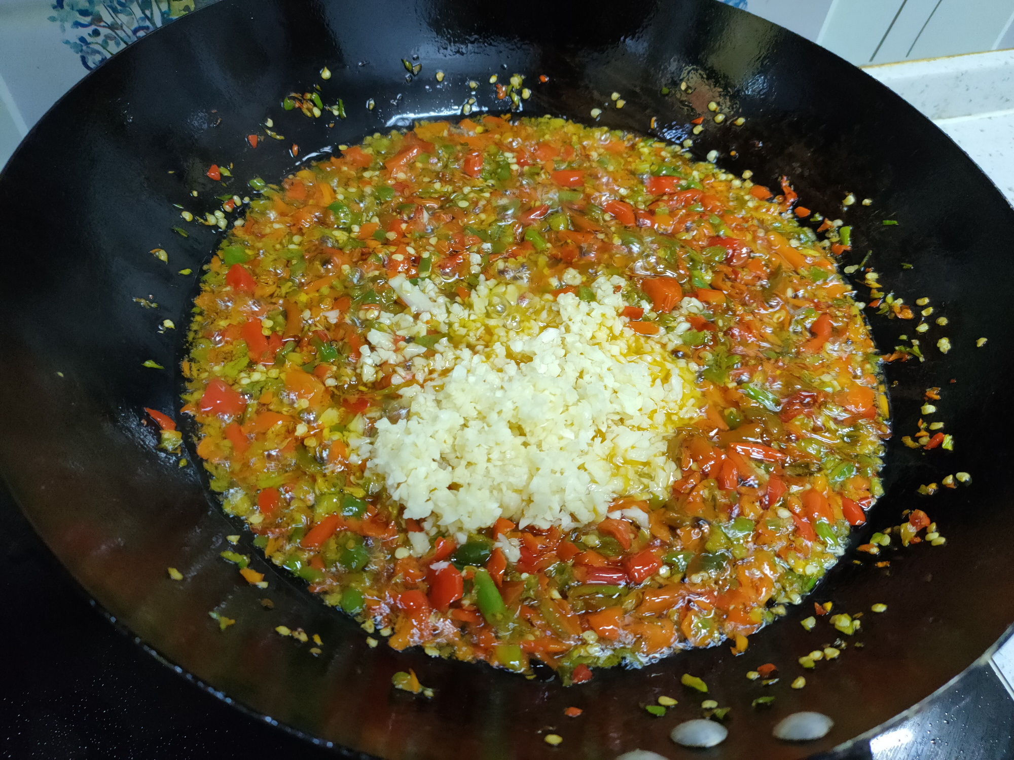 辣椒酱如何长期保存不变质？老厨师：做到3点，放一年都不坏