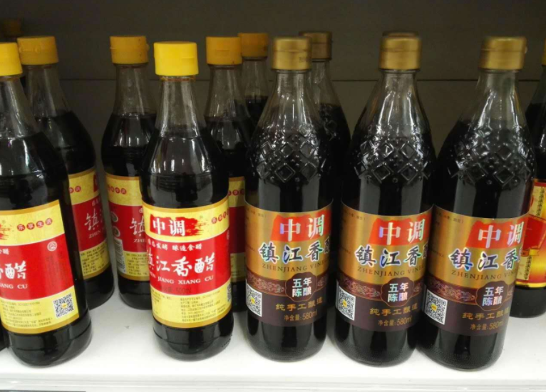 家里的窗户脏了擦不干净？老保姆教你自制清洗液，清洗干净又耐脏