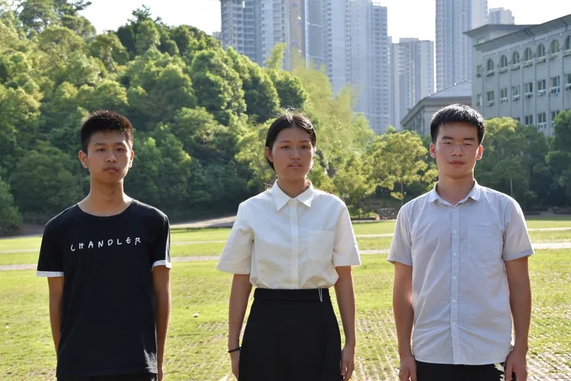 湖南男孩罗湘毅，611分报考军校被录取，喜报传来，父母笑容灿烂