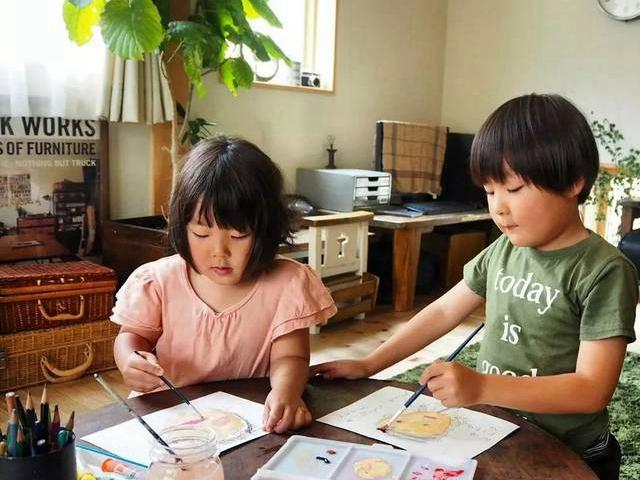 日本上厕所“贼尴尬”，女游客脸红体验，网友：换做我也会