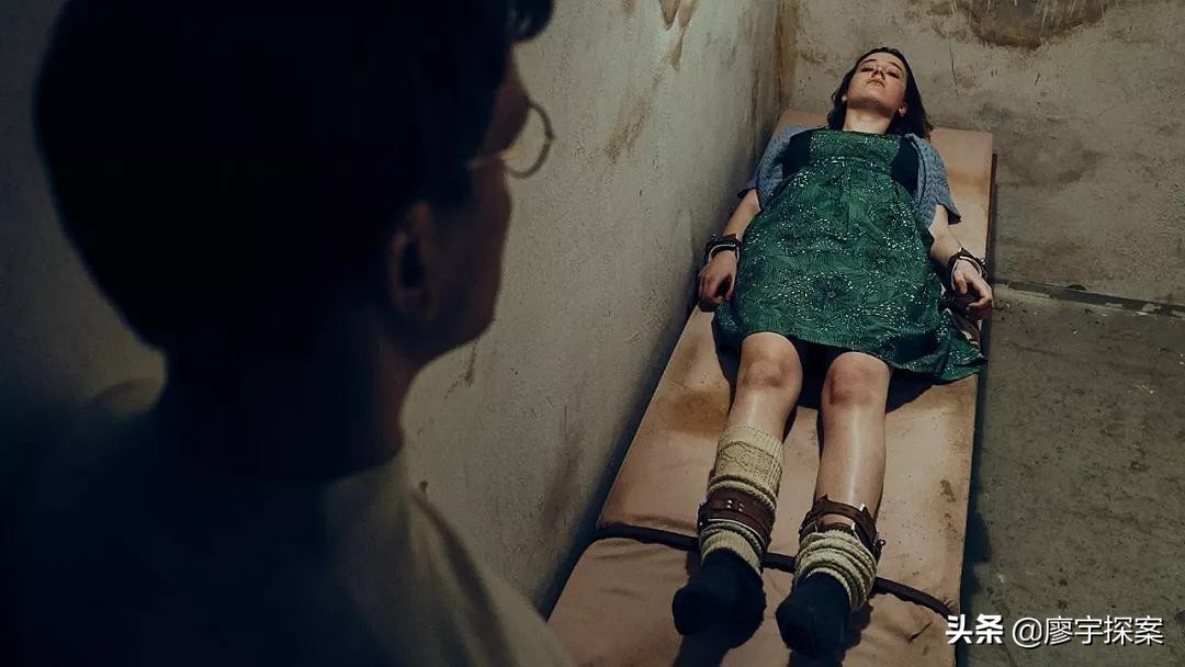 《悬案密码》4部曲：美女囚禁，贵校凶案，漂流瓶求救，墙中干尸