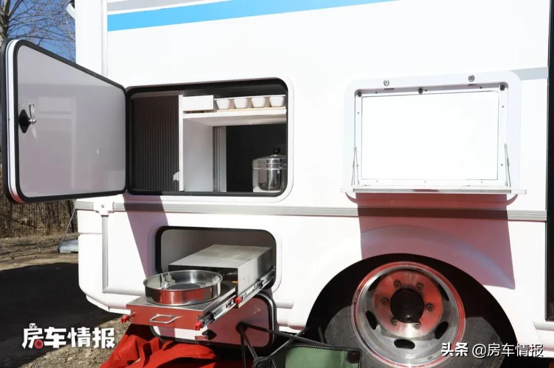 首款带独立厨房的轻卡房车!车内炒菜不怕呛,用起来和家里一样