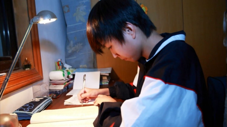 王俊凯蔡徐坤止步200强，被他淘汰就能成顶流，选秀还有潜伏期