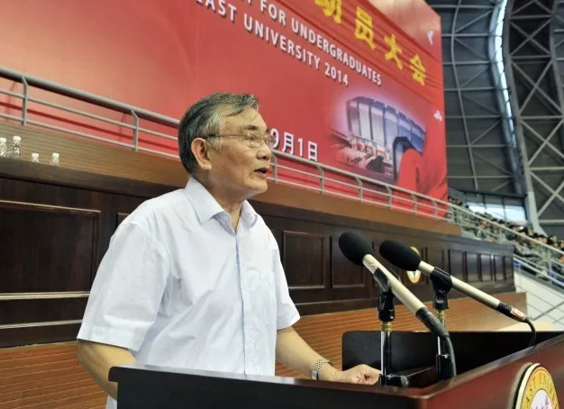 深切缅怀！从江苏扬中走出，他用58字影响一所百年名校至今！