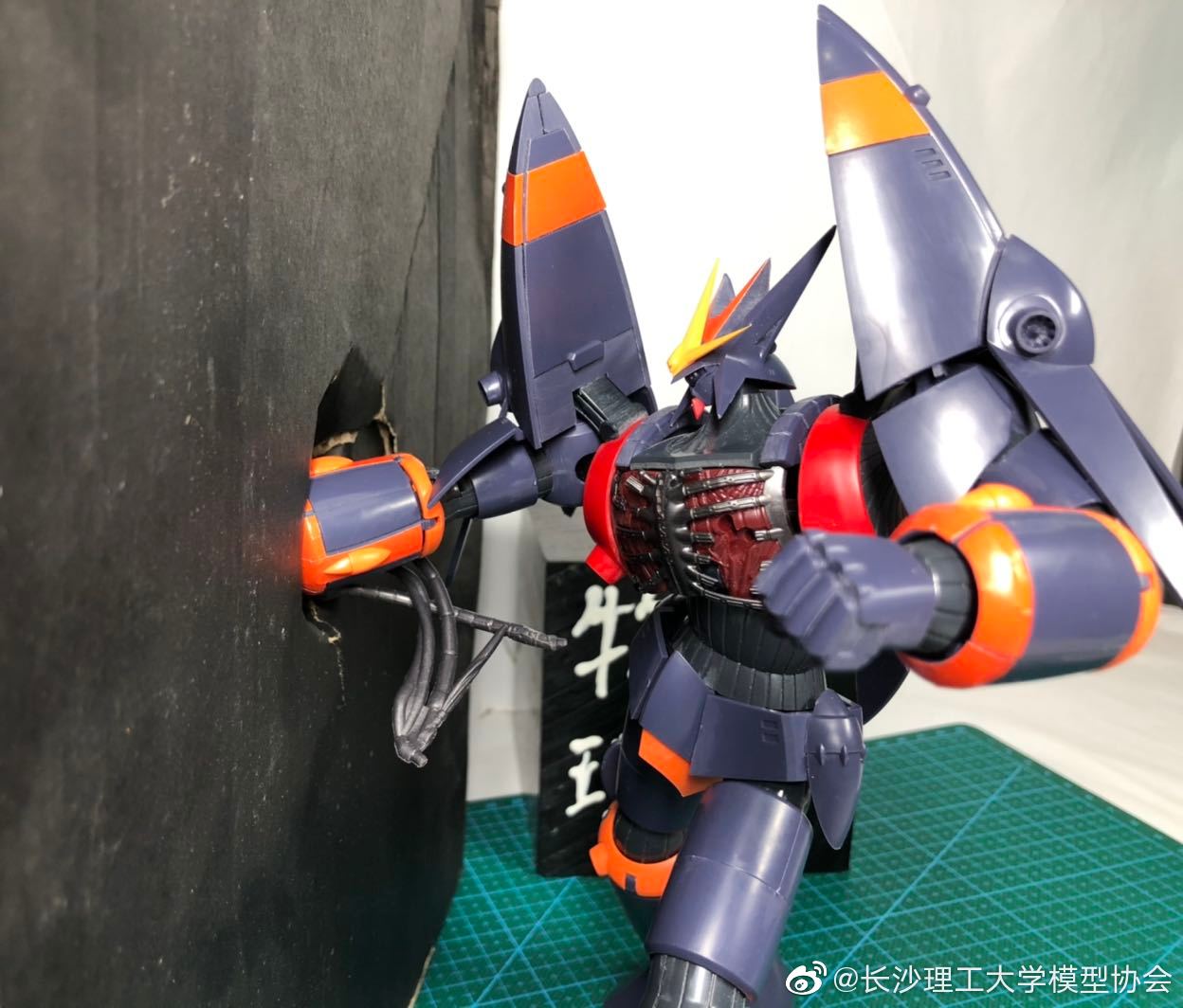 巴斯塔(模玩测评：青岛社 1/1000 钢巴斯塔（缩退炉版） 测评)