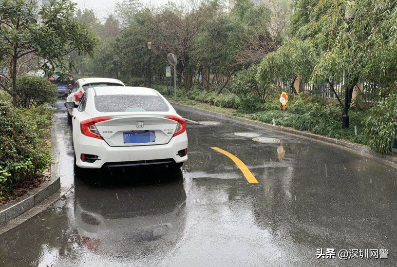 奔驰停车被救援消防车剐蹭，交警：奔驰全责