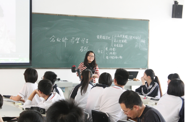 教师做微商遭家长举报，被查处后灵魂反问：那我们能做什么兼职？