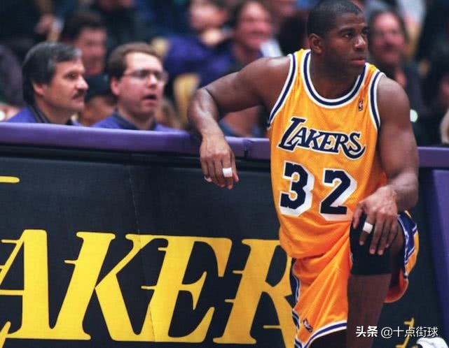 nba的魔术师有艾滋为什么(28年前，湖人名宿“魔术师”约翰逊究竟是如何感染上艾滋病的？)