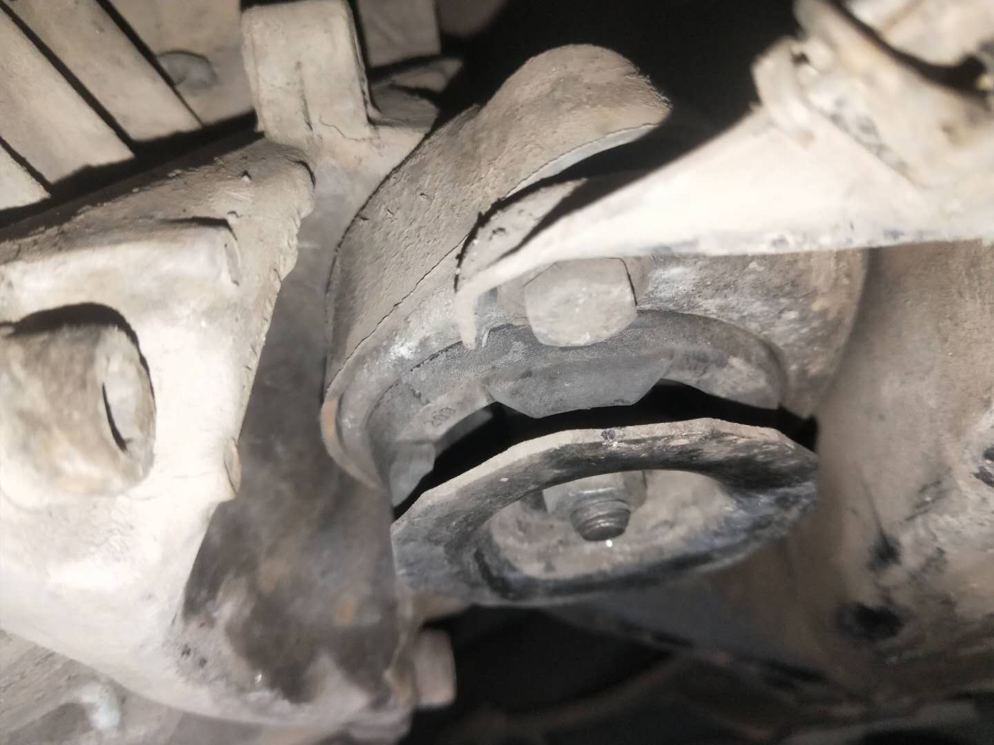 奥迪2.8V6发动机故障一大堆，最吓人的是差点把发动机甩出去