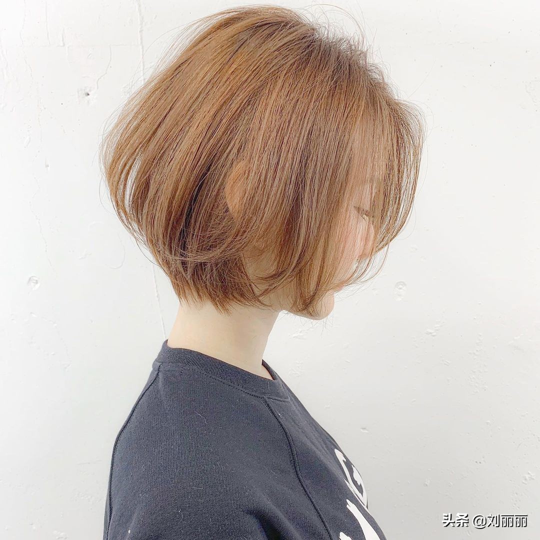 别再留长发了，今冬流行“三好短发”，越来越多女性这样剪