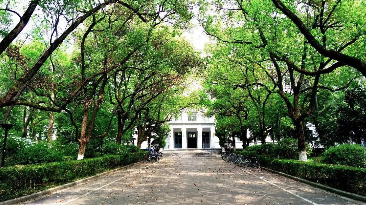 “吃饭大学”走红网络，连学霸都羡慕的学校，学生：是我不敢想的