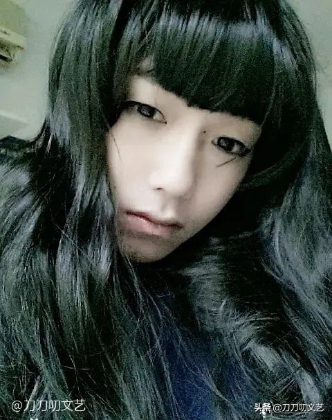 他不配？95后鲜肉获尔冬升、赵薇发出S卡后，却被曝“黑历史”