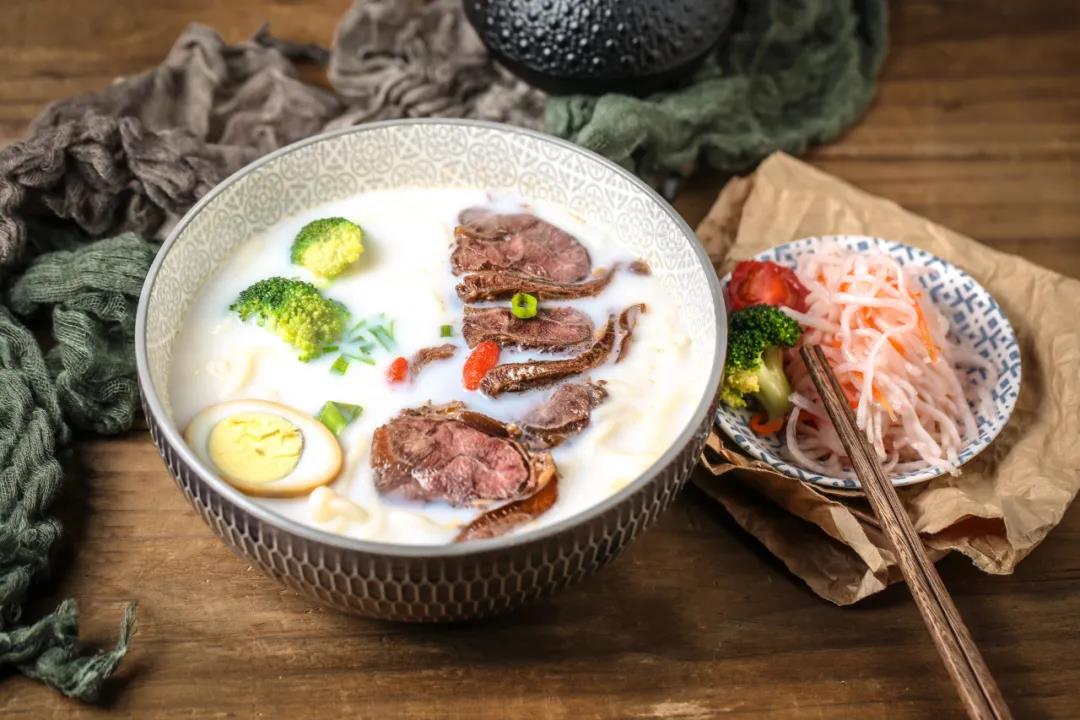 资本为何盯上兰州牛肉面？