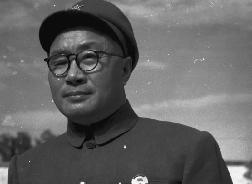 1955年授衔，刘伯承为何能排在十大元帅第四？3大特点让人拜服