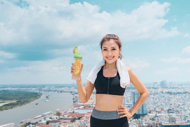 穿牛仔裤休闲装不行吗(穿牛仔裤休闲装不行吗女生)