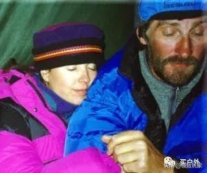 珠峰上最著名的女性尸体，死前哀求：“请不要扔下我”