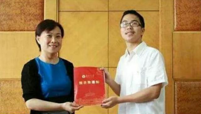 高考生写下755字作文，有30字阅卷组长都不认识，却被评为满分作文