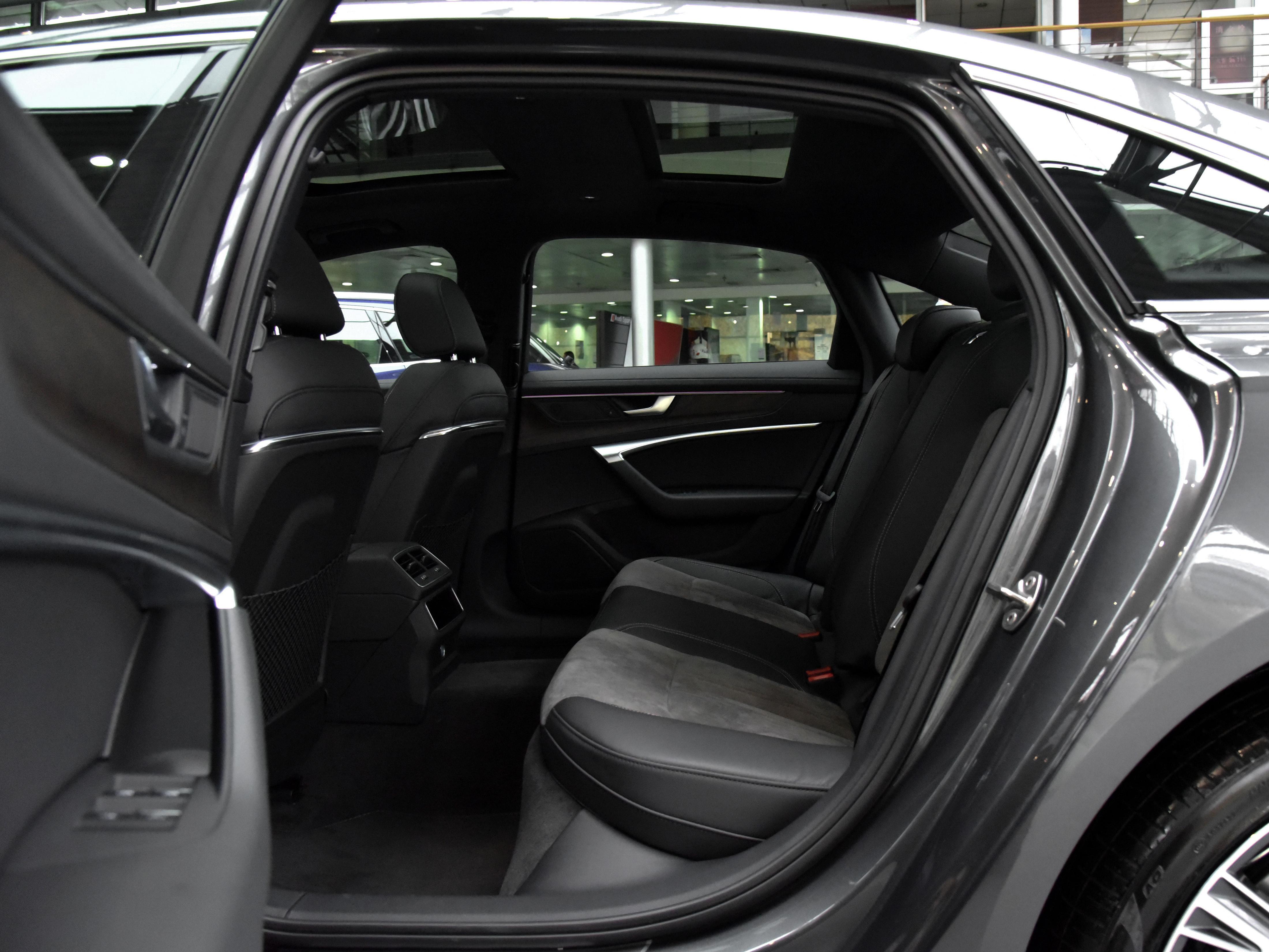 带四驱的奥迪豪华轿车，空间不输奔驰还有优惠，带你看奥迪A6L