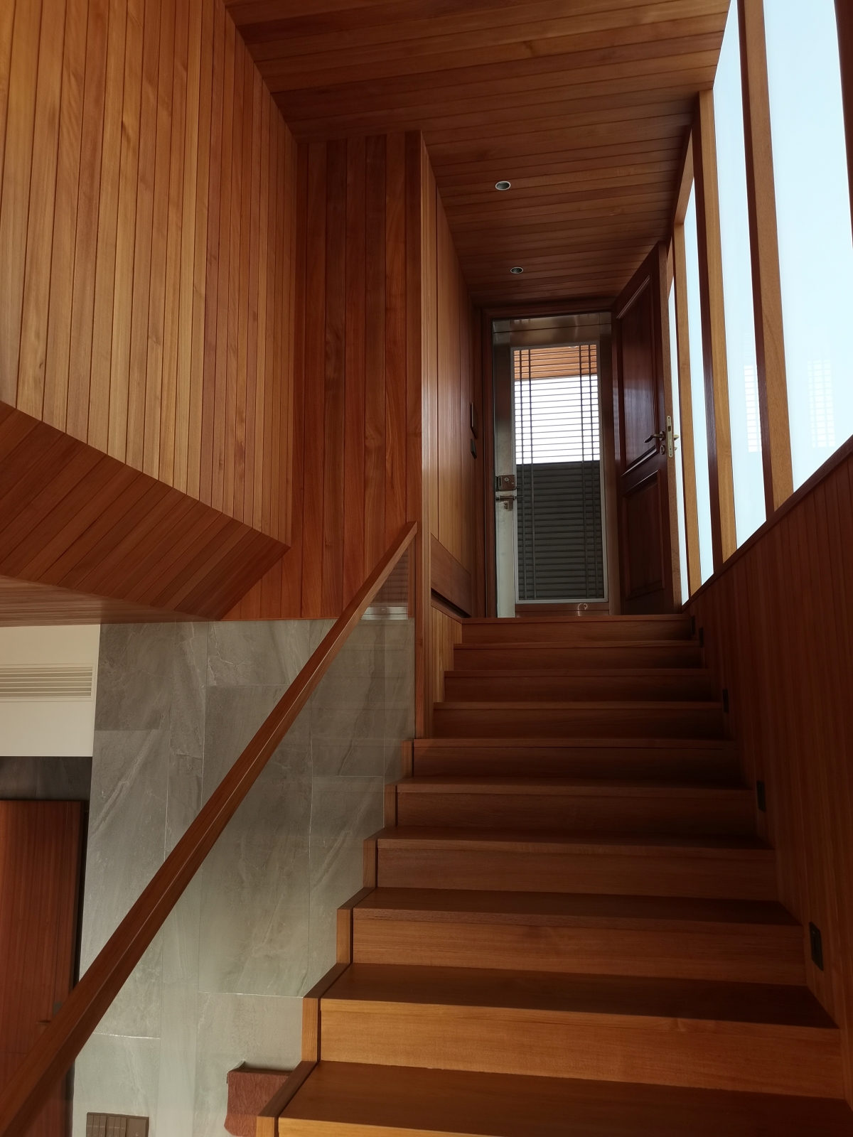 网红柚木介绍超亮眼惊艳的柚木楼梯设计介绍