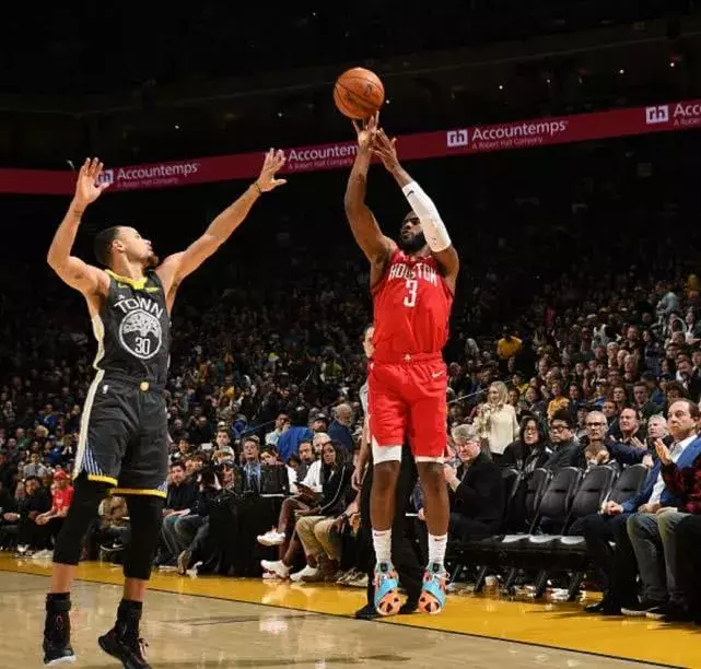 nba利润为什么那么高(NBA收视率暴跌为何还能大赚？解密肖华时代的虚假繁荣)