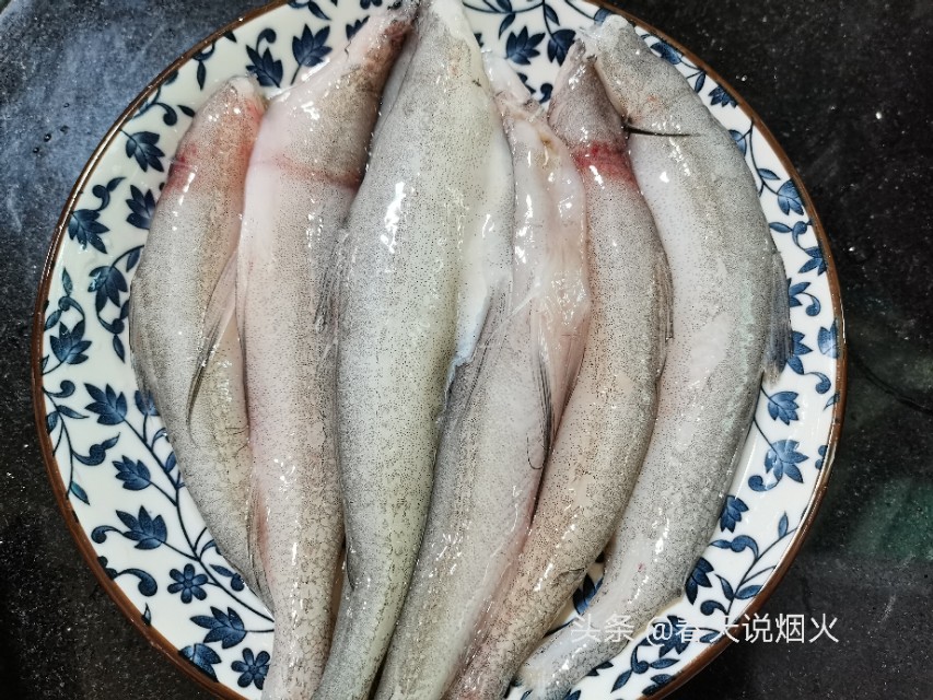 便宜的豆腐鱼，加豆腐炖，汤色奶白，鱼比豆腐嫩，能让你连喝2碗