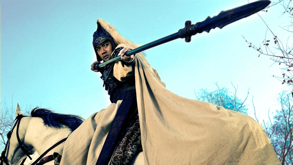 贵阳时,又是单枪匹马,身先士卒,曹兵不敢上前,可以说赵云是辅佐刘备