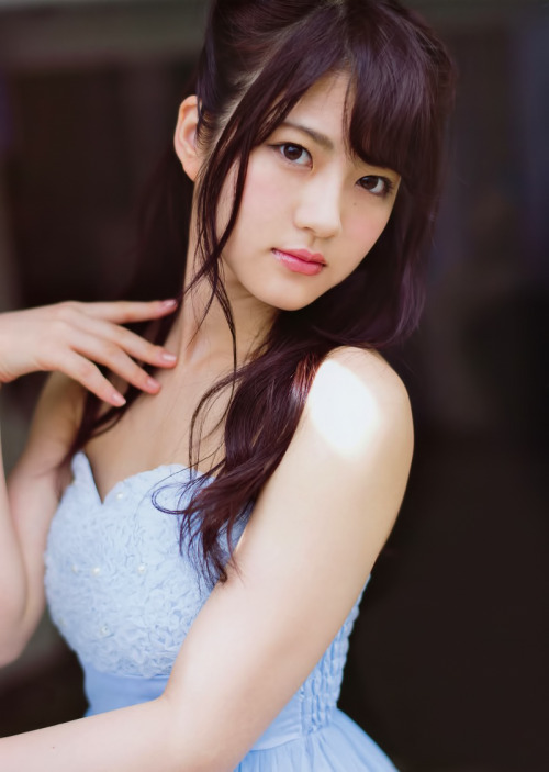 若月佑美(若月佑美，乃木坂46淡如水的美女，一举公开3种写真)