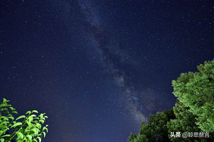 夏夜诗词精选四十九首 只言中夏夜偏短，万里梦回天未明