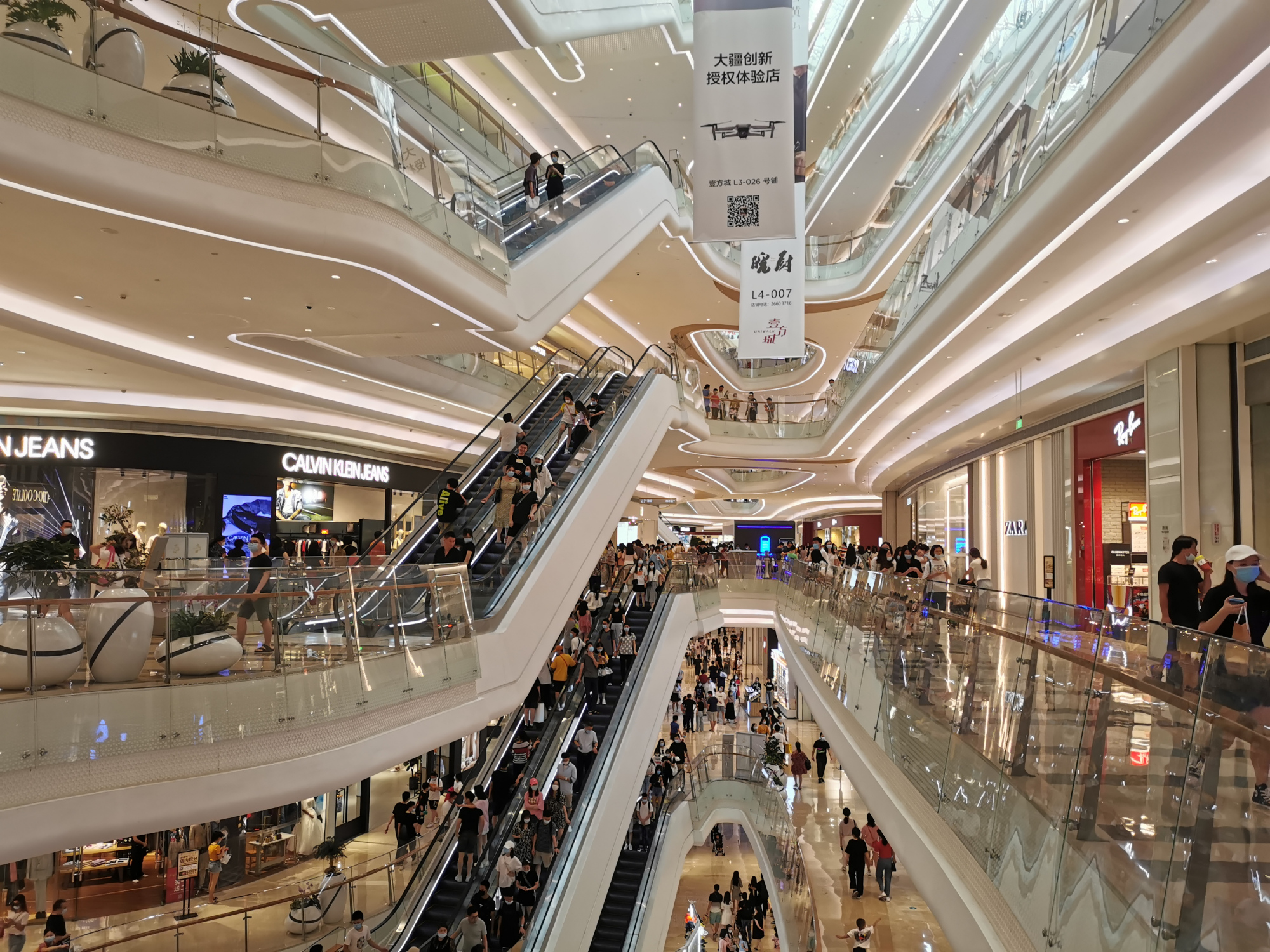 實拍深圳規模最大的購物綜合體，逛著逛著就迷了路！