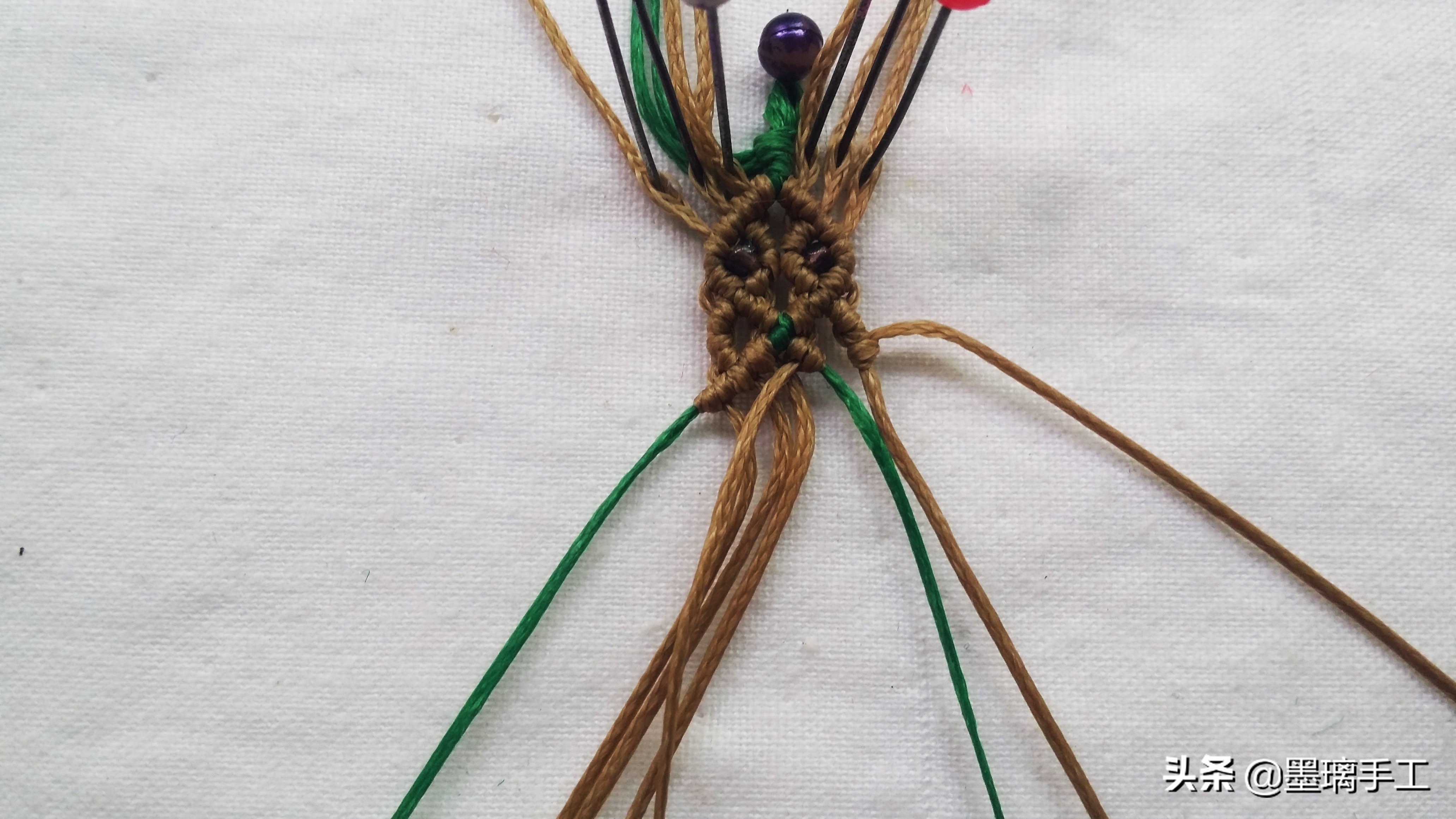 超详细的手工制作编织串珠蕾丝花边手链编法教程(战国时期的金珠子)